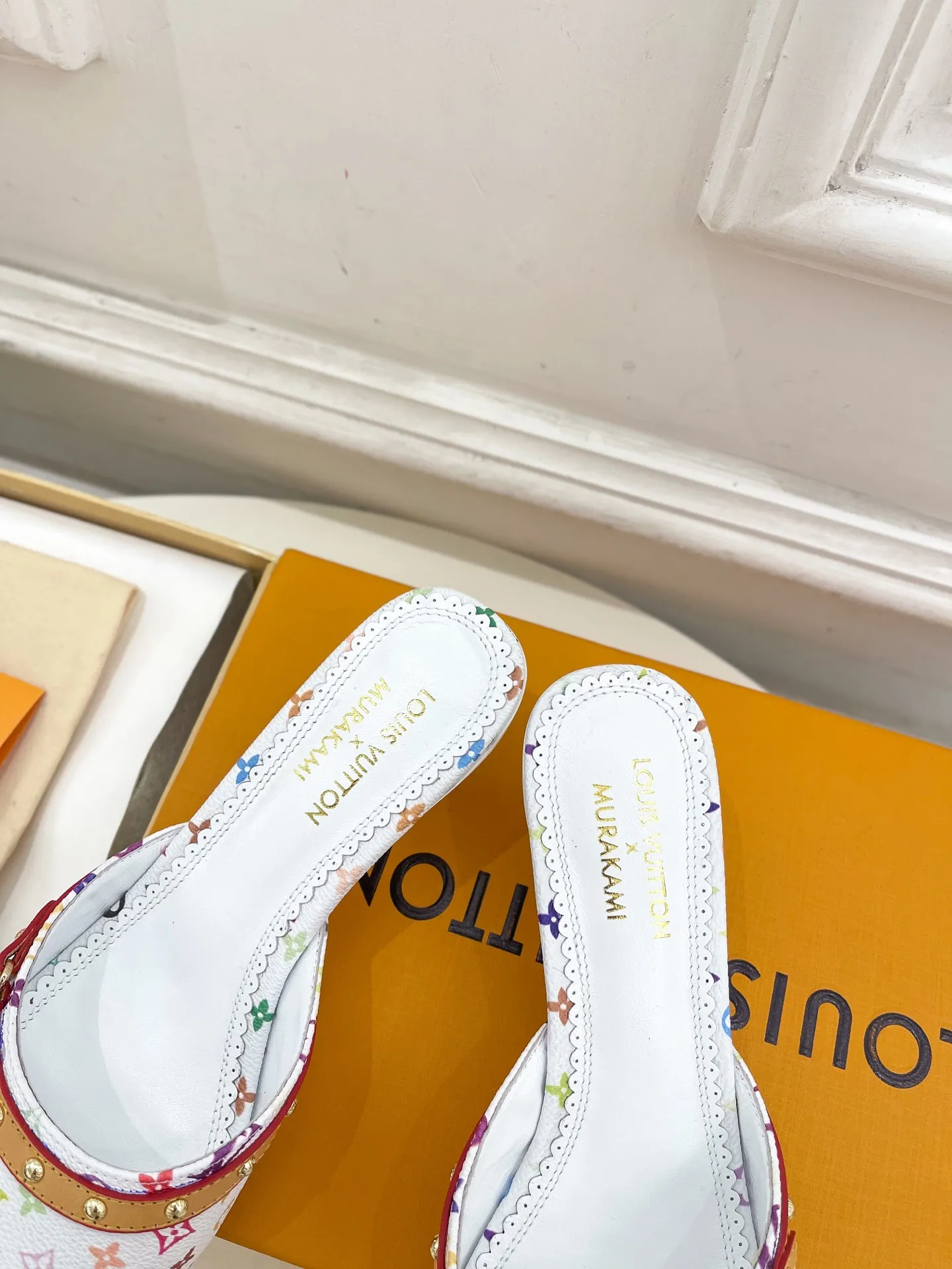 👟👟Ex-factory price 580👟👟 LV | Louis Vuitton 25𝐬𝐬 🧡💚2025 early spring new top version‼ ️The original version is the same. The counter features the latest LV Full of high-end feel! A popular model among bloggers at home and abroad, it’s retro and fashionable and looks amazing on your feet! Mainly recommended model on the official website★ ━━━━━ ЅᏇєєt ━━━━━ ▪️Upper: high-customized rainbow-colored presbyopia leather ▪️Lining: imported sheepskin lining ▪️Outsole: original Italian leather outsole ▪️Heel height: 5.5cm / 9.5cm ▪️Shoe size: 35-39 (34, 40, 41, 42 customized)